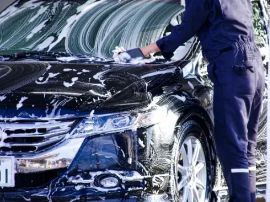 自動車工場の洗車スタッフ（未経験可）【洗車やマスキングテープ貼りなど】の画像