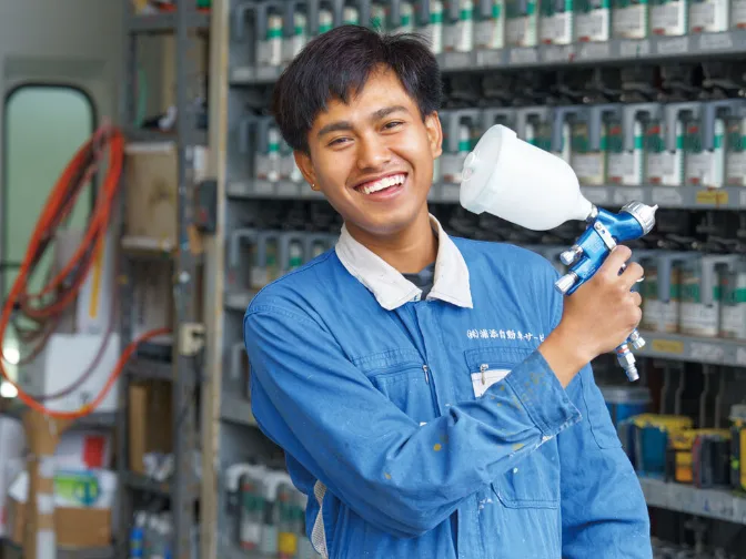 自動車工場の洗車スタッフ（未経験可）【洗車やマスキングテープ貼りなど】の画像