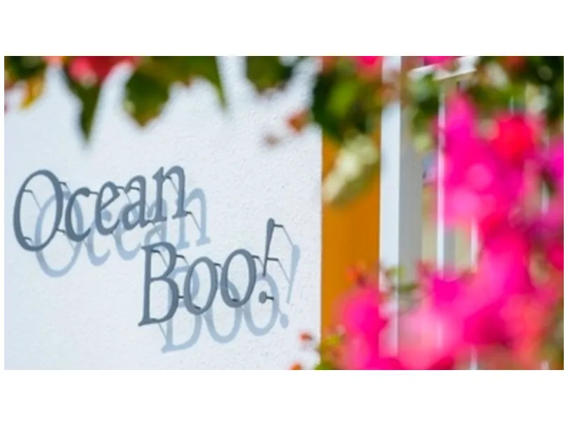 店舗スタッフ【お客様のご案内などの接客業務や盛り付けなどのキッチンサポート】の画像