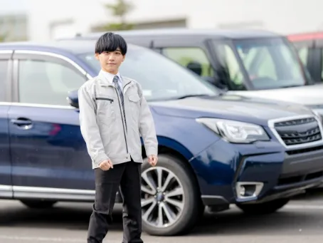 中古車販売スタッフの画像