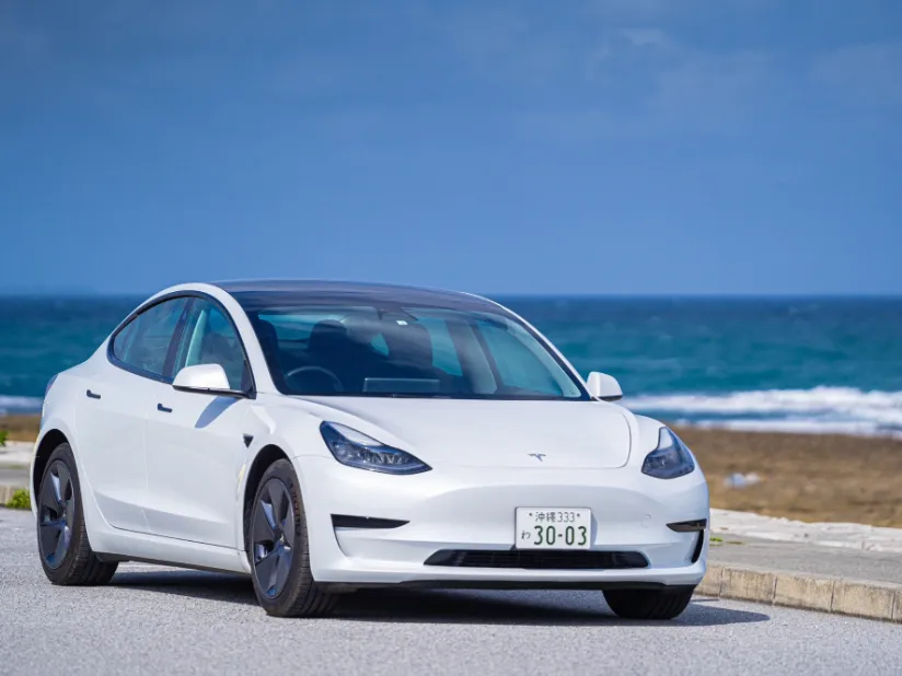 レンタカースタッフ【テスラ中心の少台数の受付対応や予約管理など】の画像