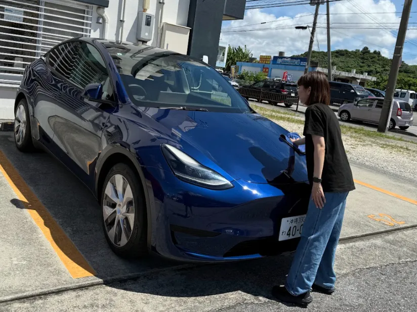 レンタカースタッフ【テスラ中心の少台数の受付および洗車業務など】の画像