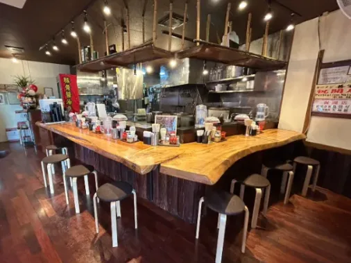 ホール兼調理スタッフ【接客および簡単な盛り付けなど調理補助】の画像