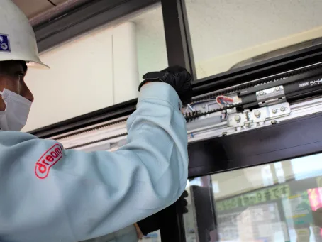 自動ドア施工スタッフ（未経験可）【自動ドアの取り付け・点検・メンテナンスなど】の画像