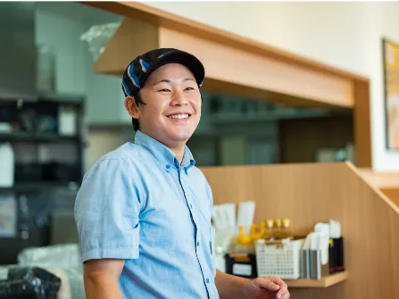 店舗運営スタッフ（店長候補）【マニュアルに沿った接客や簡単な調理及びシフト管理】の画像