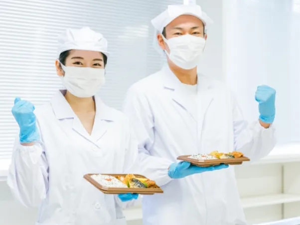 お弁当盛付け補助作業【ポテトサラダなどの商品を見本通りに盛り付けるシンプル作業】 の画像