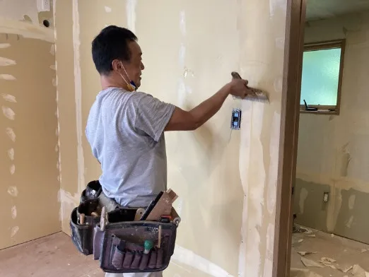 内装工事スタッフ（経験者）【新築や中古住宅等のクロスや床の貼付けや張替え作業】 の画像