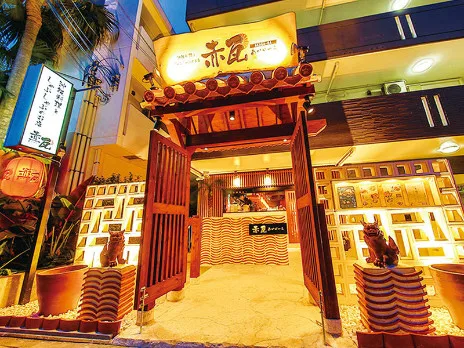 沖縄料理としゃぶしゃぶの居酒屋スタッフの画像