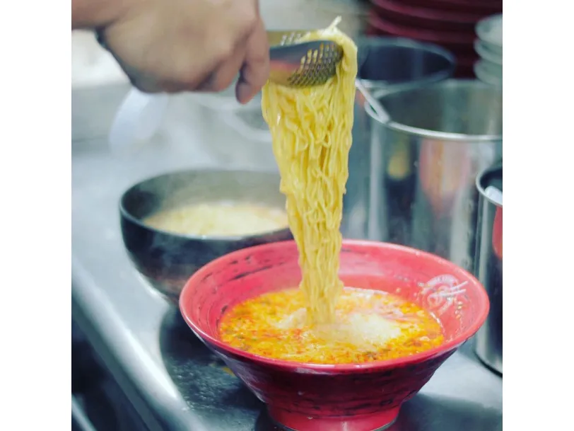 キッチンスタッフ【ラーメン店にて夕方以降の調理や仕込みなど】の画像