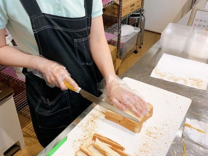 (未経験可)かつサンド製造スタッフ【仕込みや調理など】の画像