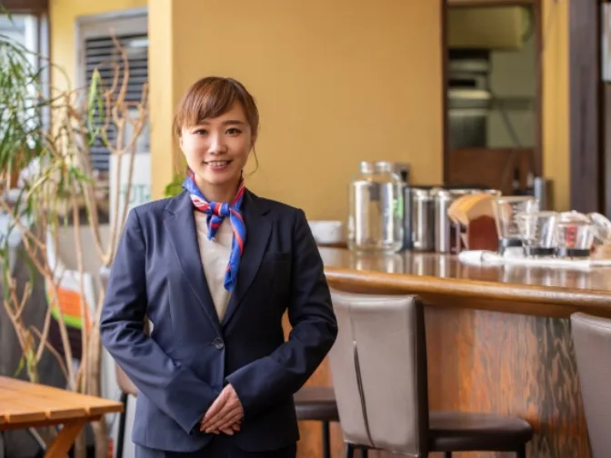 (短期可)ホールスタッフ【ホテル内のレストランでドリンクや料理の提供など】の画像