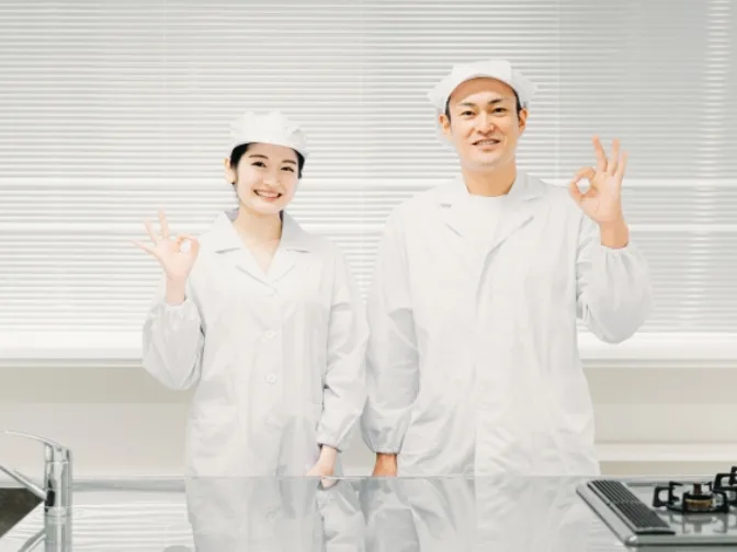 (未経験可)製造スタッフ【コンビニスイーツの材料準備や生地作成などのお仕事】の画像