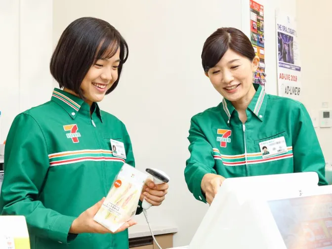 コンビニスタッフの画像