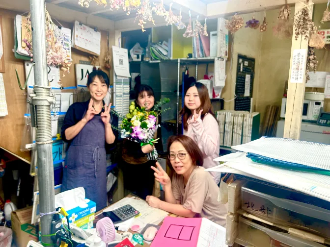 事務スタッフ【花屋での電話やメールの対応および印刷や貼り付けなど簡単な作業】の画像