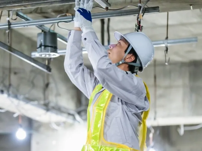施工管理者【建築現場での工程や安全の管理および見積もりの作成など】の画像
