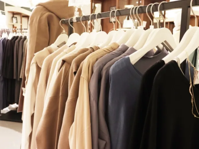 (未経験可)婦人服担当【衣類や雑貨の品出し陳列および接客や販売など】の画像