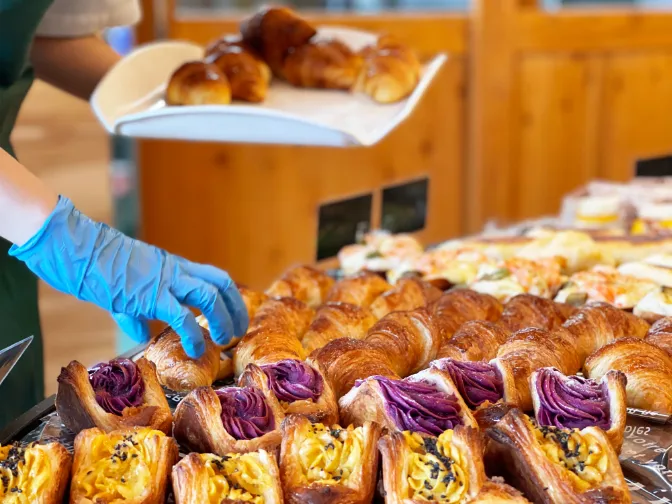 販売・製造補助スタッフ【焼きたてパンの袋詰め作業やレジ業務など】の画像