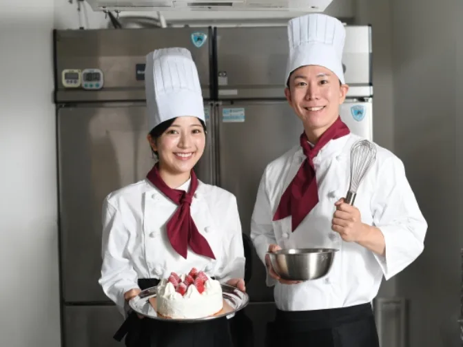 (未経験可)パティシエ【ホテル内でのケーキや洋菓子の製造および盛り付けなど】の画像