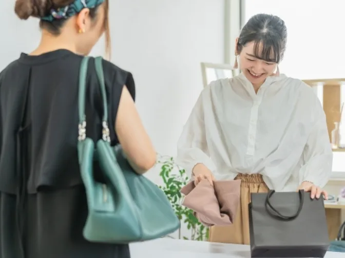 (未経験可)ショップスタッフ【ホテル内のお土産屋さんでの接客や販売のお仕事】 の画像