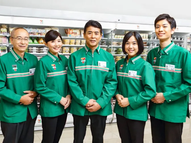 コンビニスタッフの画像