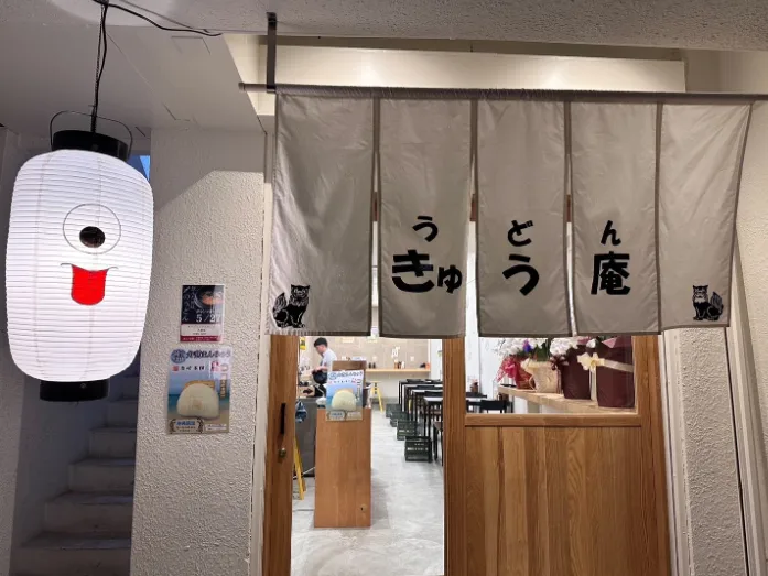 ホールスタッフ【配膳および簡単な盛り付けなど】の画像