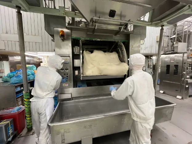 仕込みスタッフ【菓子パンなどに使用する生地の仕込み】の画像
