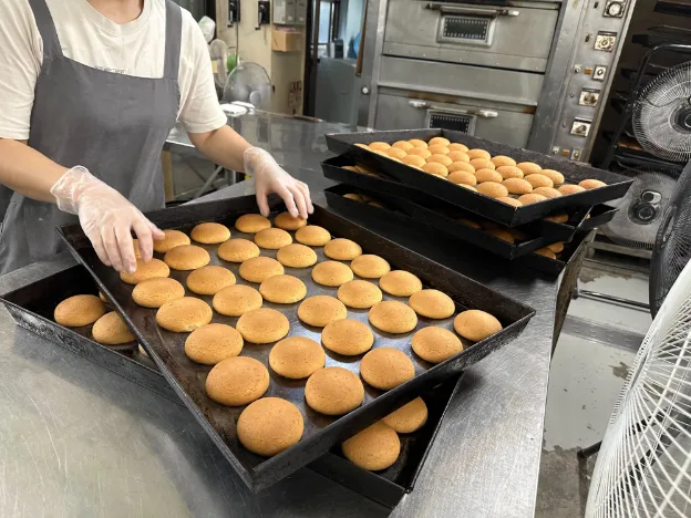 菓子製造補助スタッフ【出来上がったお菓子の袋詰め作業や製造補助など】の画像