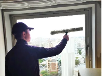 (未経験可)建物清掃スタッフ【ガラス清掃や床ワックス等の業務】の画像