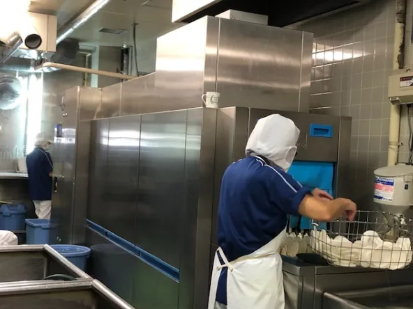 食器洗浄【食器洗浄機を使用して行う食器洗浄】の画像