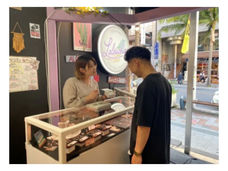 アクセサリーショップスタッフ【接客や販売および商品陳列など店舗運営のお仕事】の画像