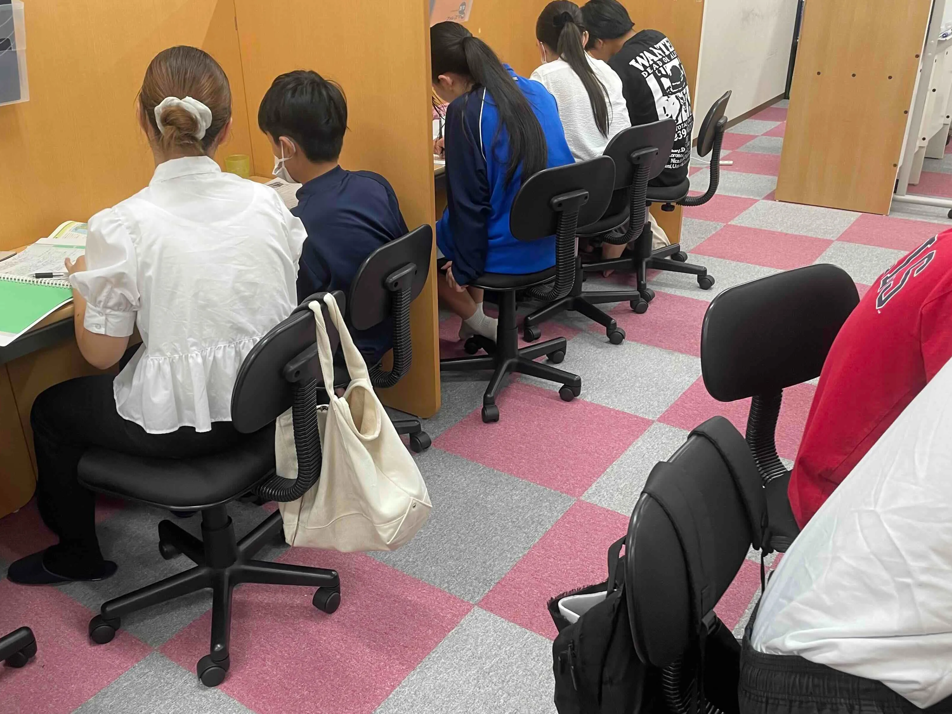 塾講師(未経験可)【小学生から大学受験生対象の個別指導講師】の画像