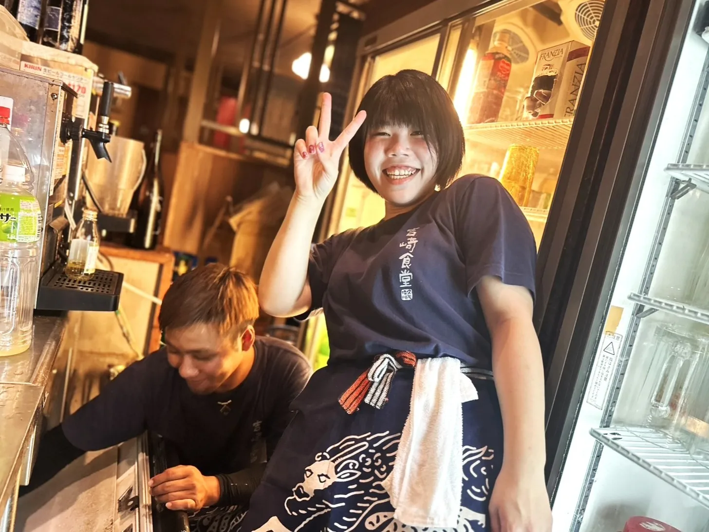 ホールスタッフ【人気居酒屋で接客や配膳及びドリンク作り等】の画像