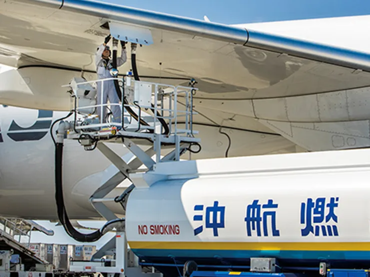 航空機への給油スタッフ【航空機への燃料給油および給油施設管理など】の画像