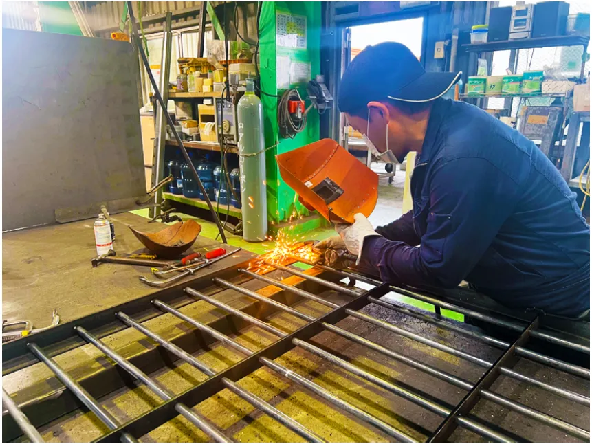 金属加工スタッフ【建具製作および溶接や曲げ加工およびバラ図作成など】の画像