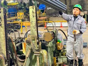 工場スタッフ【製品検品や移動及び倉庫内作業などのライン作業】の画像