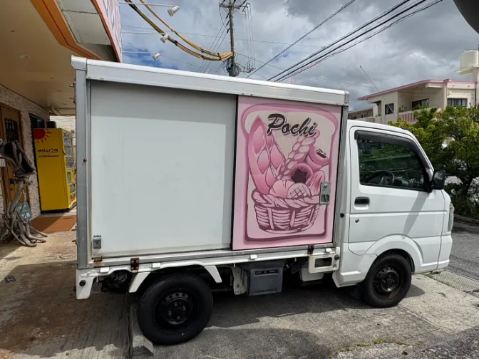 パンの移動ルート販売スタッフの画像
