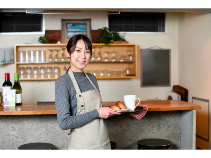 ホール兼キッチンスタッフの画像