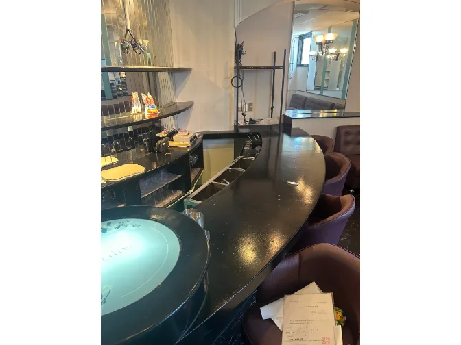 BARスタッフ【カクテルや各種ドリンクの提供およびお客様対応など】の画像