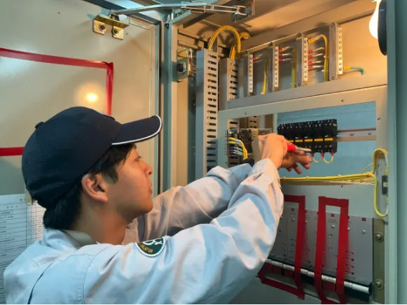 現場作業スタッフ【発電所及び上下水道設備等の電気計装設備の点検業務】の画像