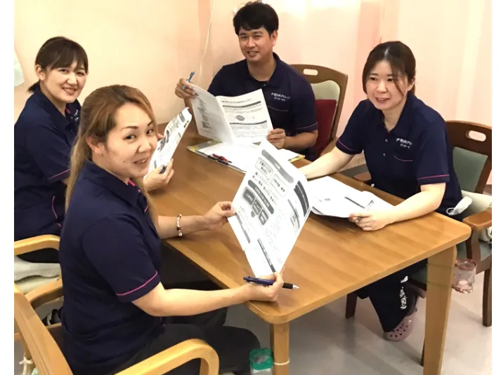 介護スタッフ【リハビリ型のデイサービスにて食事やトイレなどの日常生活のサポート】の画像