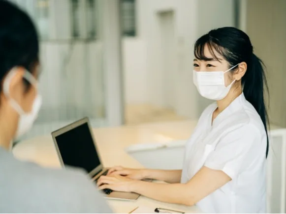 看護師【内科診療による外来看護業務や問診などの診察前後の看護業務】の画像