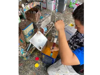 調色スタッフ(未経験可)【お客様の要望に合わせた塗料の色を作る業務】の画像