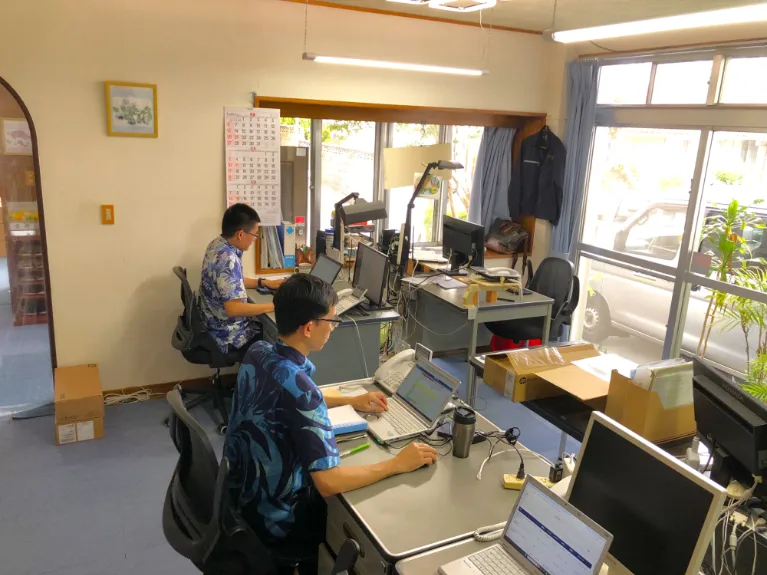 事務スタッフ【電話応対やパソコン入力の簡単事務作業と月に数回の納品業務など】の画像