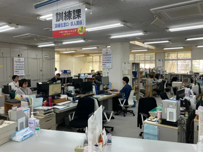 事務スタッフ【企業からの研修コース申し込みの受付やサポート窓口のお仕事】の画像
