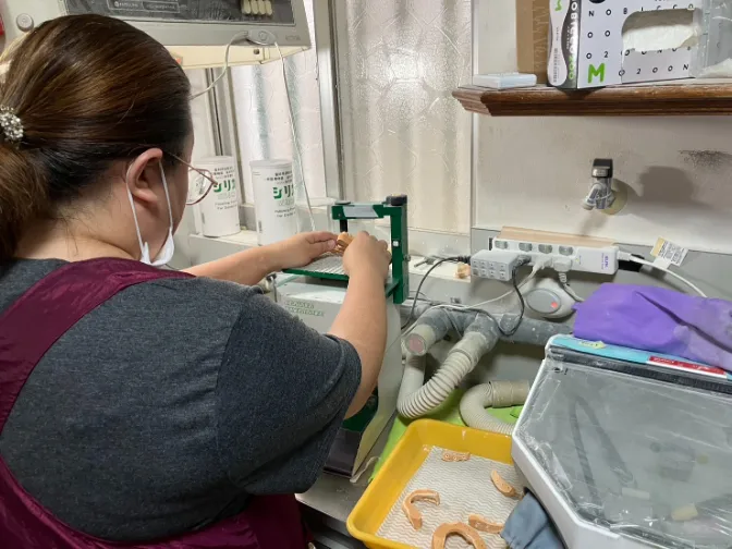 歯科技工補助スタッフ【模型作りなどの歯科技工補助業務】の画像