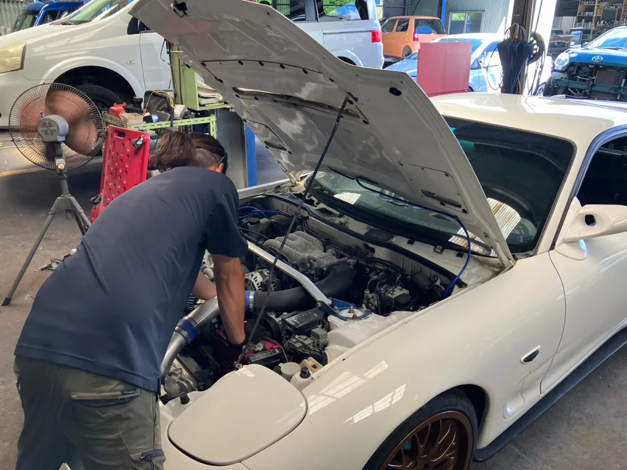 自動車整備スタッフ の画像