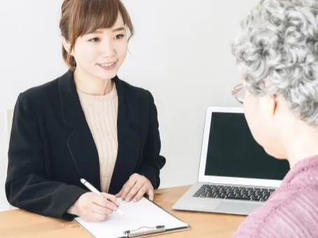 (短期・未経験可)受付窓口スタッフ【来場者の窓口対応業務】の画像