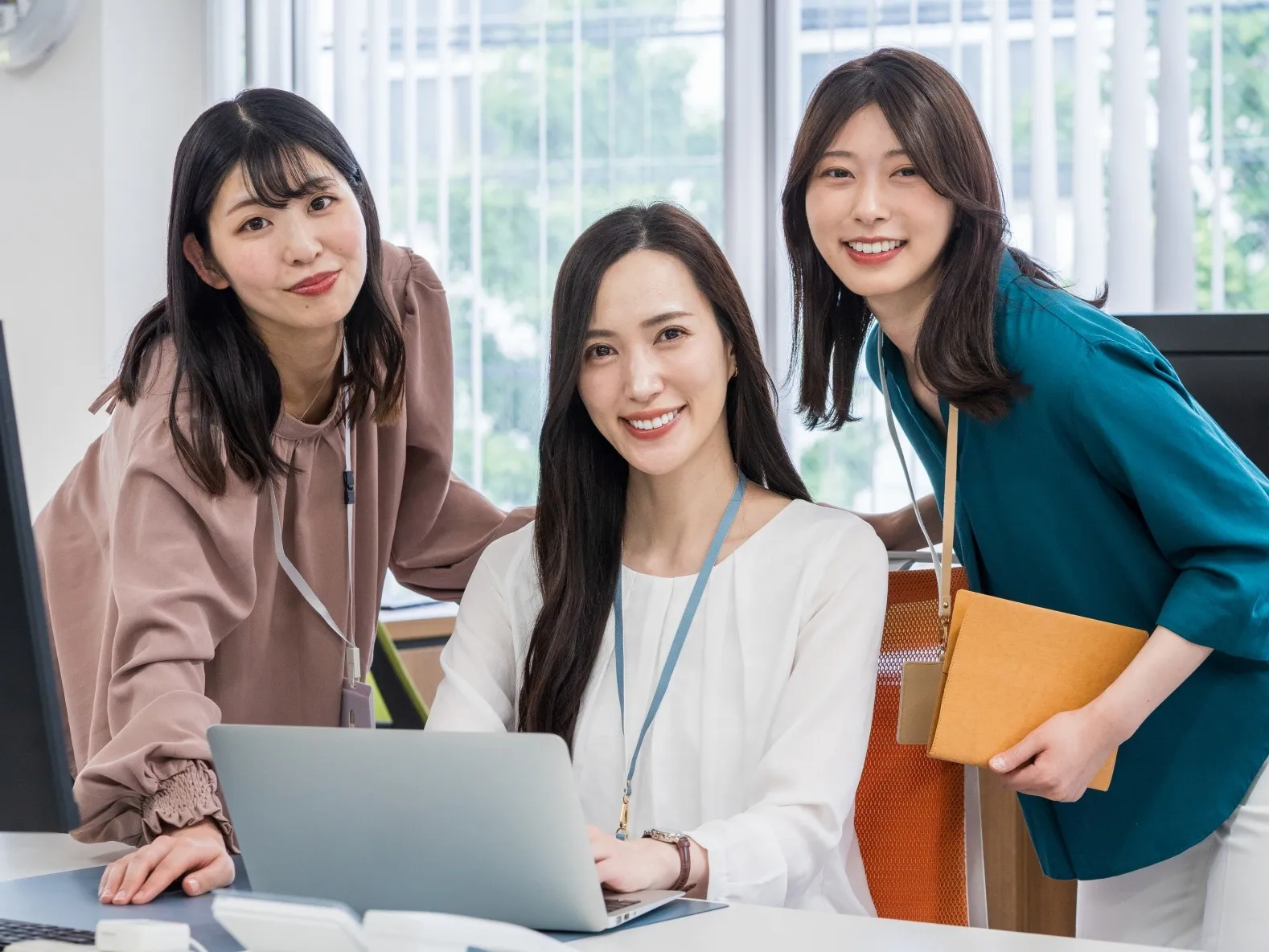 事務スタッフ【マニュアルやナレッジ案内など社内向け簡易ヘルプデスク対応】の画像