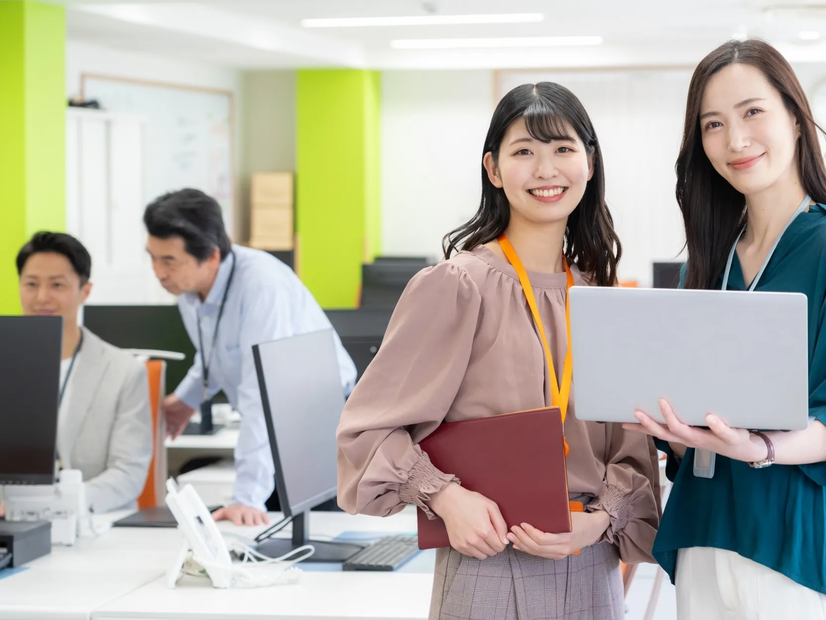 営業事務スタッフ【申込処理や携帯端末の納品サポート】の画像