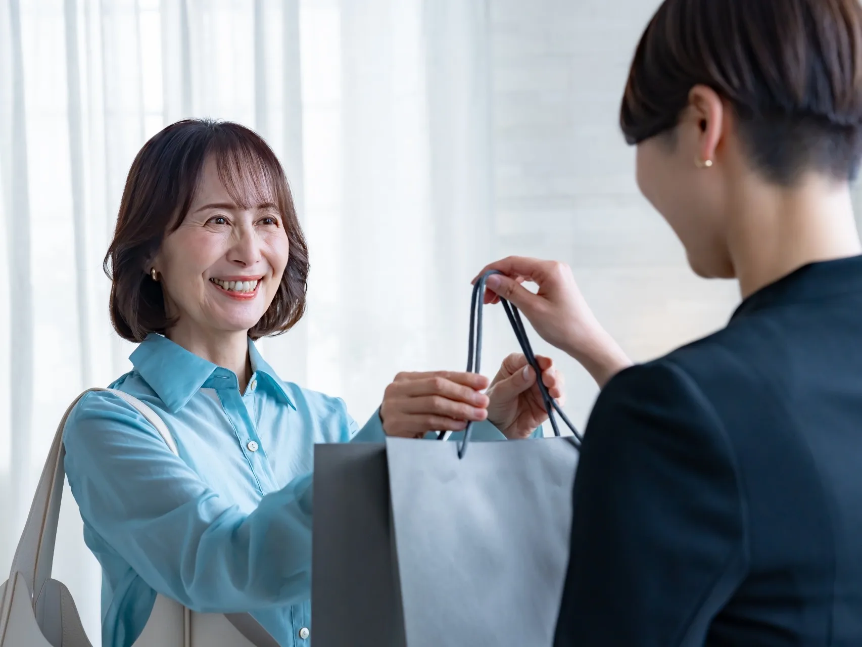 （未経験可）アパレル雑貨ショップのスタッフ【レジや商品の品出しなどをお任せ】の画像